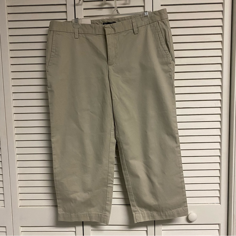 NEW Womens Gap Straight Fit Chino Capris Khakis Size 12